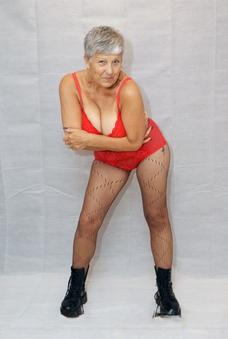 ebony granny pooney nude picture