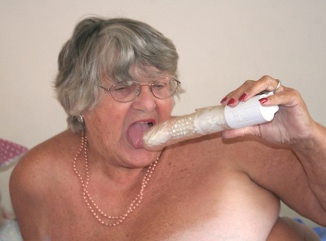 older women showing theirhuge clits