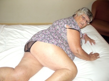 older women showing their pee hole naked pic