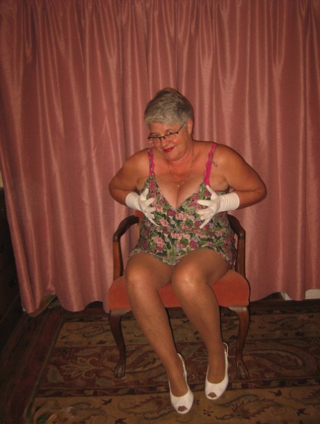 60 yr old women spread pussy porno pics