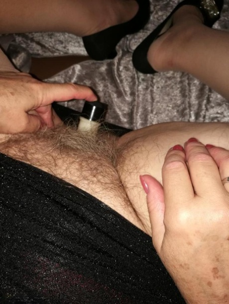 voluptuoous old women desperate to cum porn photo