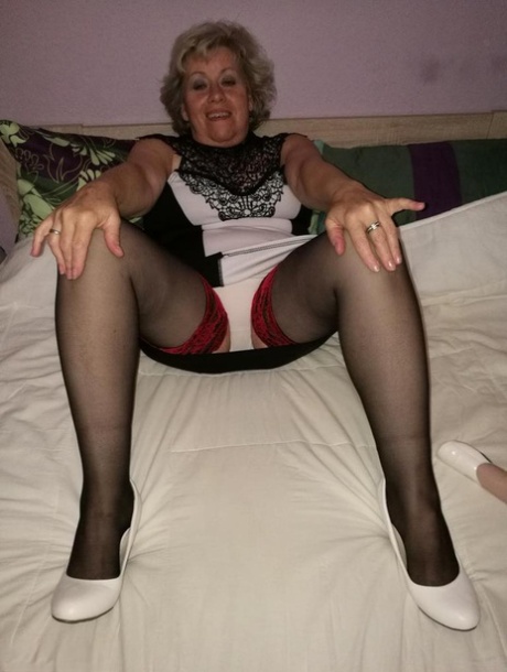 curvy granny hairy pussy porn picture