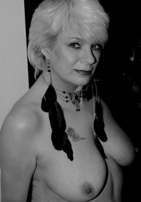 older women fiction nude picture