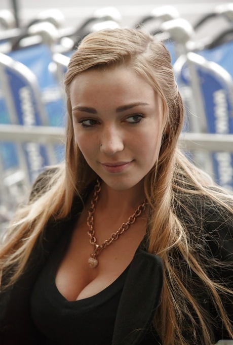 Kendra Sunderland sex image