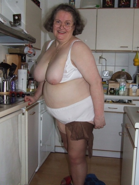 bbw old women posing free pics